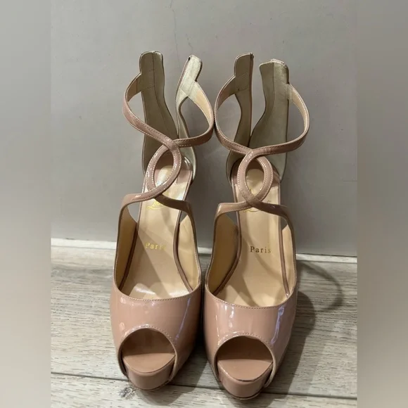 Tan Christian Louboutin size 38 made in Italy - Picture 2 of 5